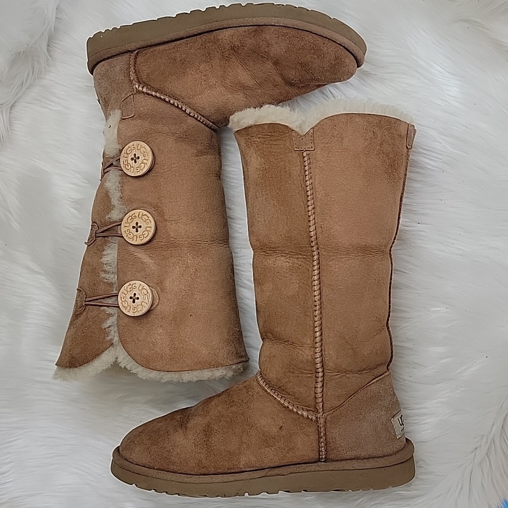 UGG Bailey Button Triplet‎ Tall Chestnut Suede Shearling Mid Calf Pull On Boots
